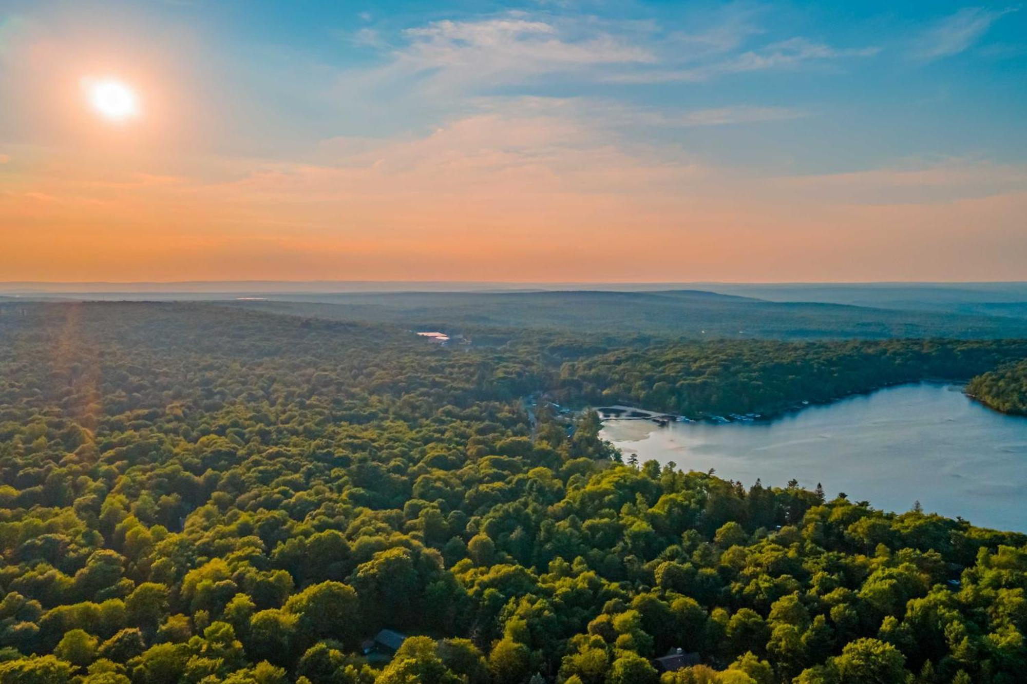 Poconos Ski Retreat With Sauna, Hot Tub, And Game Room Lake Harmony Exteriör bild