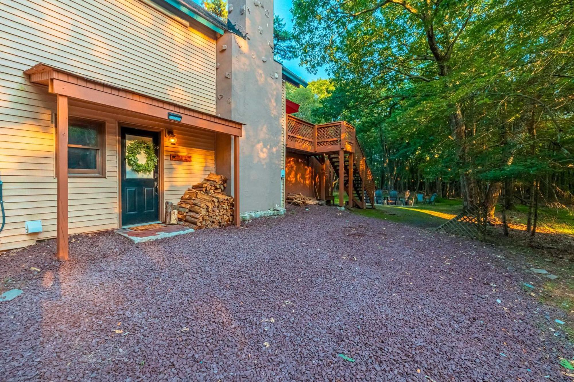 Poconos Ski Retreat With Sauna, Hot Tub, And Game Room Lake Harmony Exteriör bild