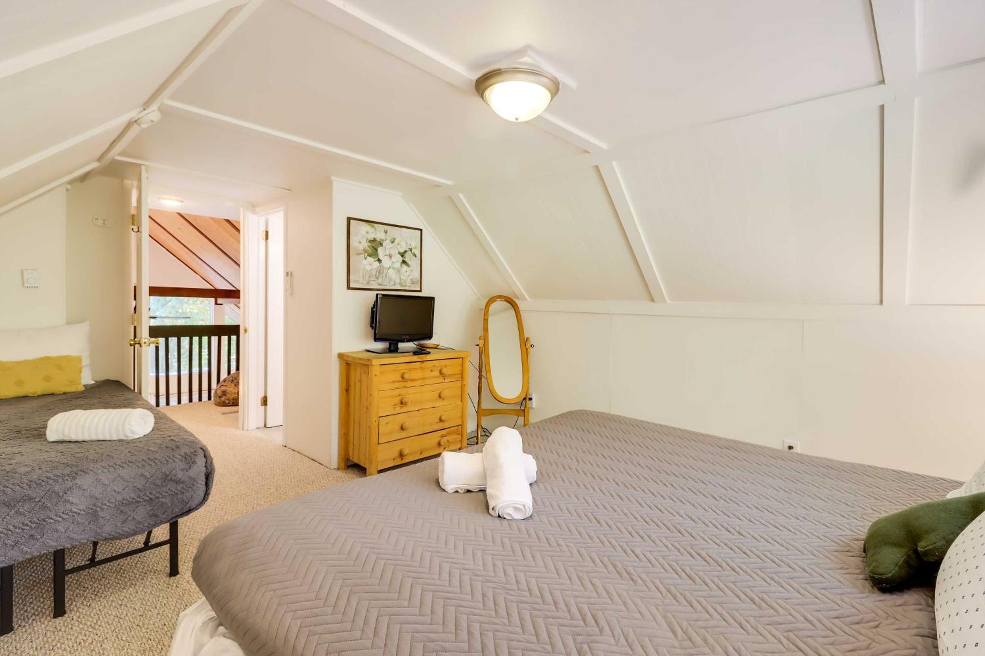 Poconos Ski Retreat With Sauna, Hot Tub, And Game Room Lake Harmony Exteriör bild