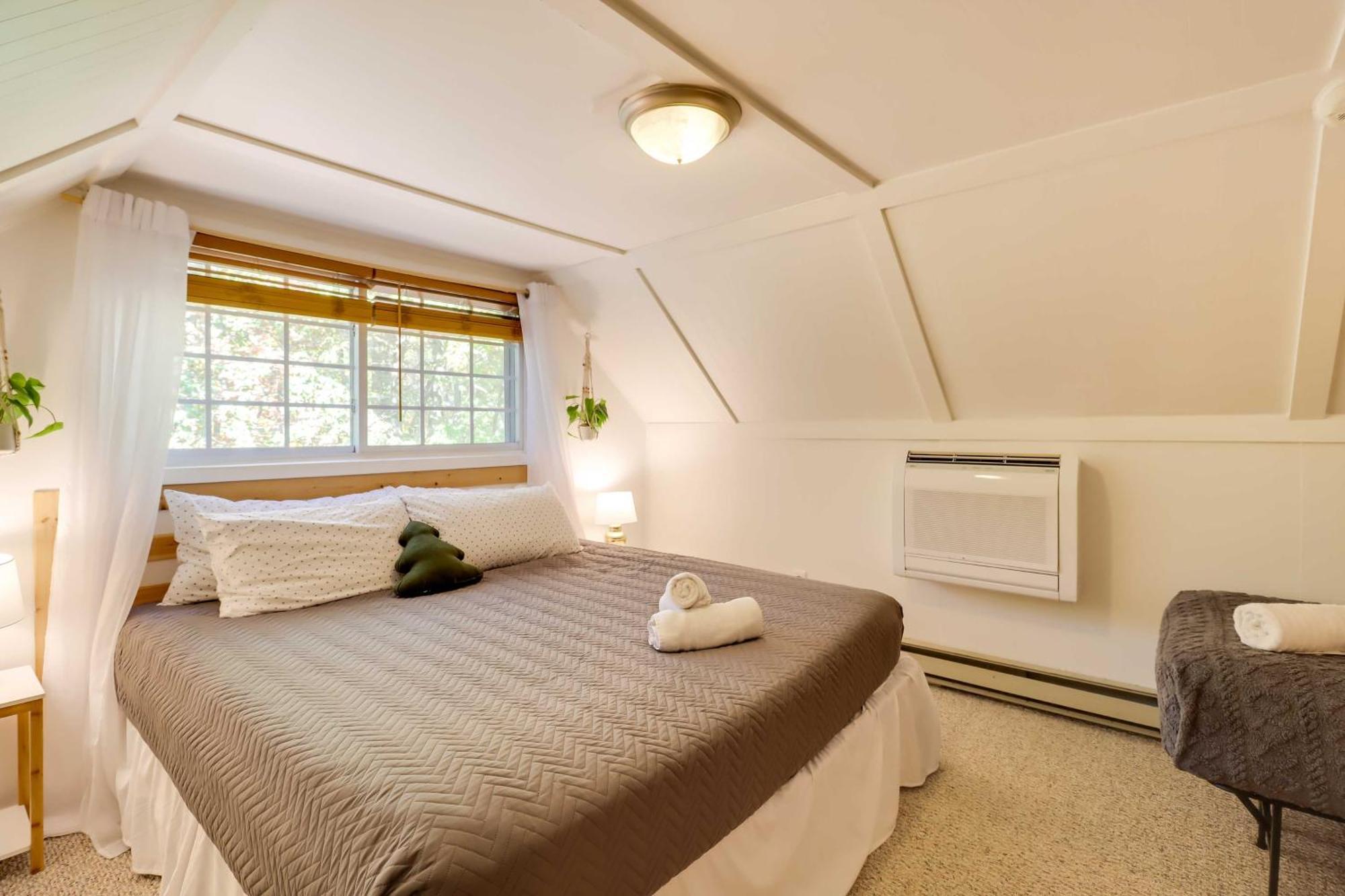 Poconos Ski Retreat With Sauna, Hot Tub, And Game Room Lake Harmony Exteriör bild