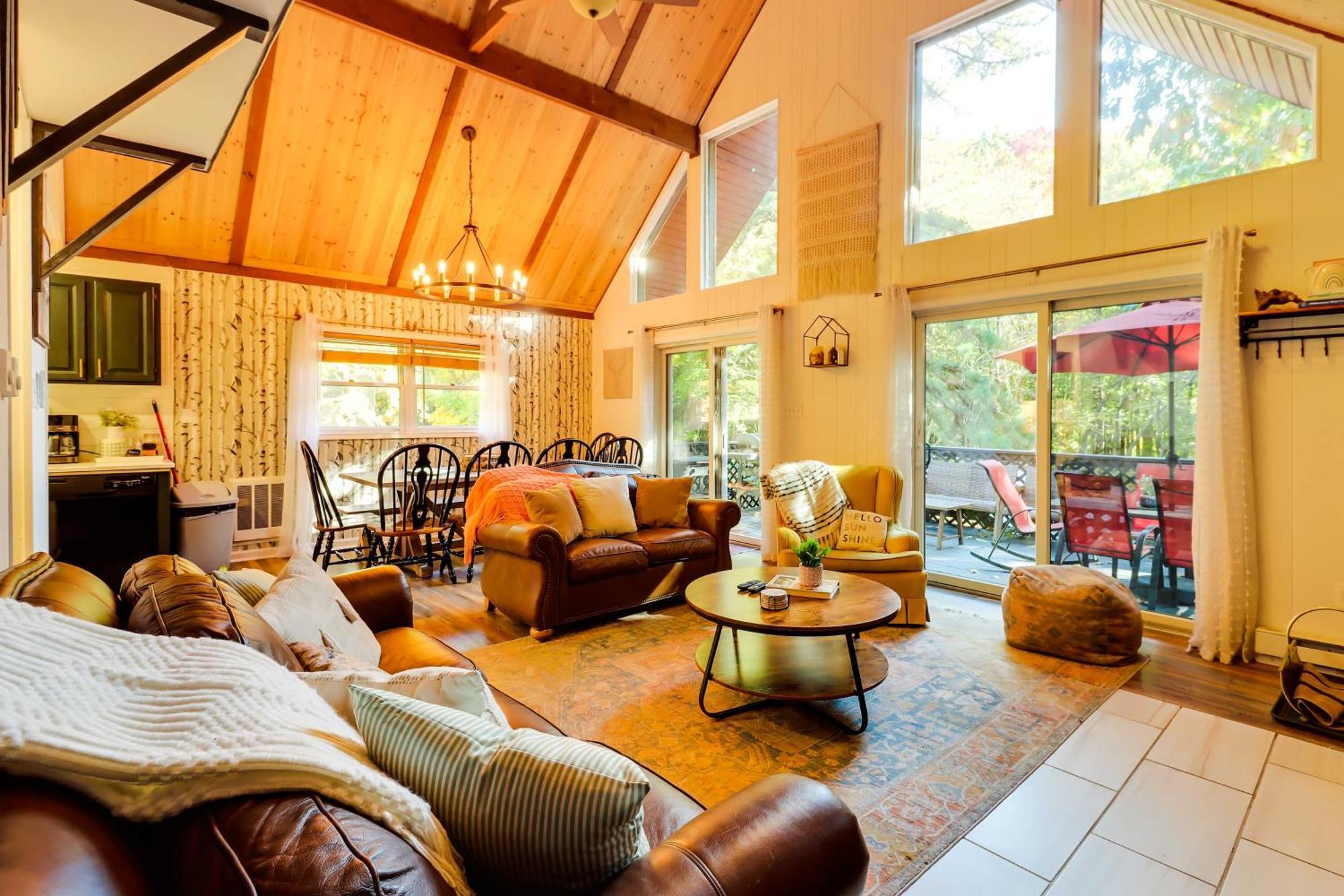 Poconos Ski Retreat With Sauna, Hot Tub, And Game Room Lake Harmony Exteriör bild